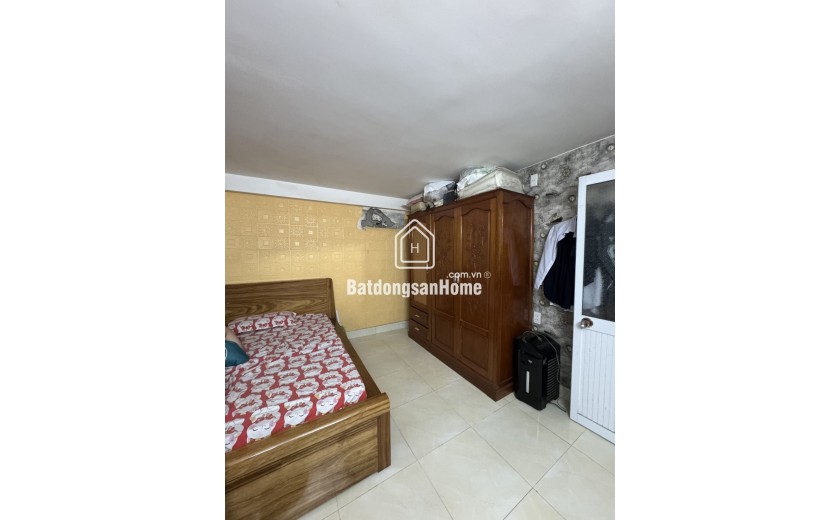 Nhà sát Lê Đại Hành, 104m2 ngang 6m, ô tô vào nhà, giá 4.5 tỷ