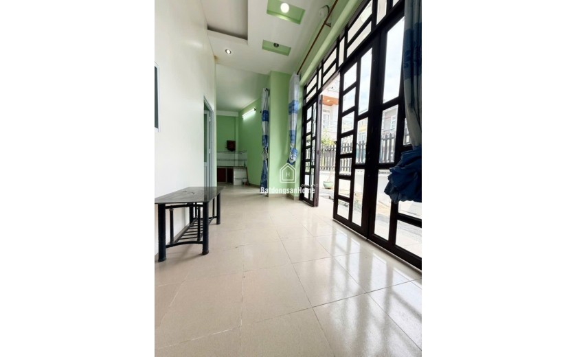 Bán nhà mặt phố đường 182, Q9, Thủ Đức, TP HCM. DT 110m2, 4PN, SH, 7.15 tỷ