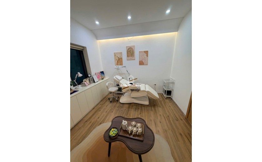 Do công việc cá nhân quá bận rộn, không có thời gian trực tiếp quản lý và chăm sóc tiệm