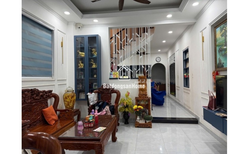 Bán nhà đường Đỗ Xuân Hợp, Phước Long B, Q9, Thủ Đức, TP HCM. DT  80m2, 4 tầng, sổ hồng. Giá 10.4 tỷ