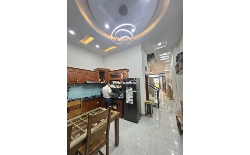 Bán nhà đường  Bưng Ông Thoàn, Phú Hữu, Q9, TP HCM. DT 81m2, 4 tầng. Giá  8.9 tỷ, SH - 0933125879