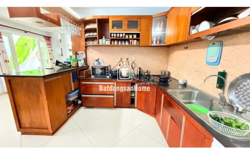 Bán biệt thự sân vườn đường só 38, Phường Hiệp Bình Chánh, Thủ Đức, TP HCM DT 170m2, 3 tầng. Giá 15.8 tỷ,  SH, 0933125879