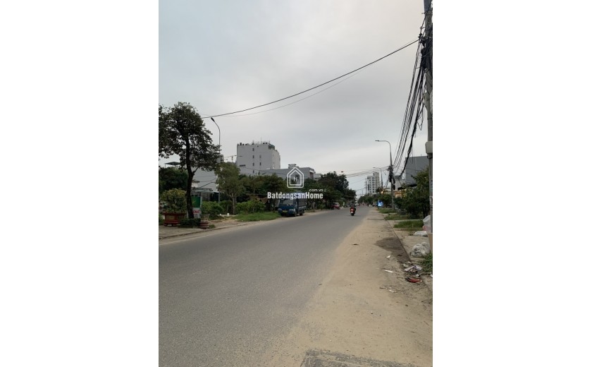 Bán nhà mặt tiền Chính Hữu gần biển Mỹ Khê, Sơn Trà 226m2, nhà mới mê lửng, giá 17.5 tỷ