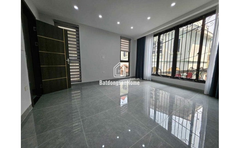 Siêu phẩm Ngọc Lâm,DT 90M,MT 6M,2 thoáng trước sau,ô tô cạnh nhà,KD dòng tiền.Hơn 17 tỷ