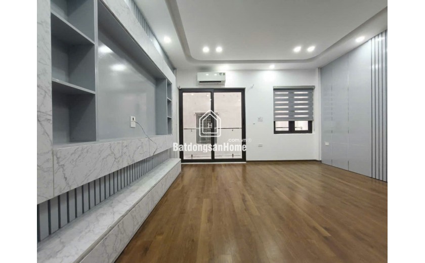 Siêu phẩm Ngọc Lâm,DT 90M,MT 6M,2 thoáng trước sau,ô tô cạnh nhà,KD dòng tiền.Hơn 17 tỷ