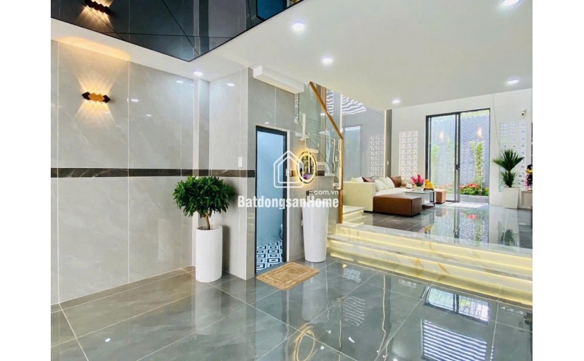 Hàng hiếm trong KV Nguyễn Văn Cừ 95m,7 tầng thang máy, gara ô tô,KD,ngõ thông.Nhỉnh 30 tỷ