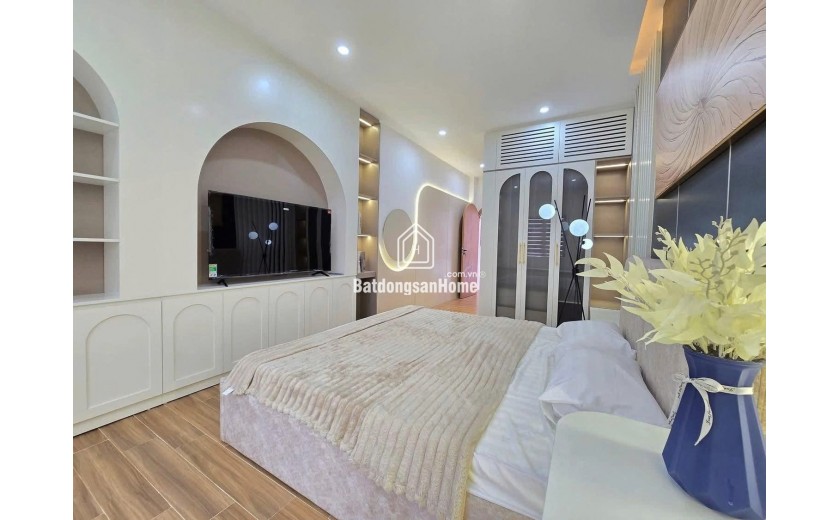 Hàng hiếm trong KV Nguyễn Văn Cừ 95m,7 tầng thang máy, gara ô tô,KD,ngõ thông.Nhỉnh 30 tỷ