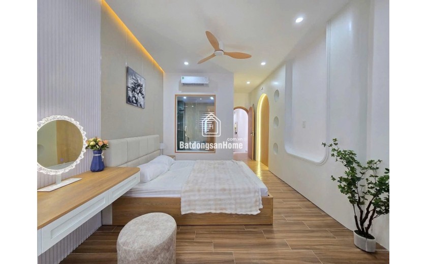 Hàng hiếm trong KV Nguyễn Văn Cừ 95m,7 tầng thang máy, gara ô tô,KD,ngõ thông.Nhỉnh 30 tỷ