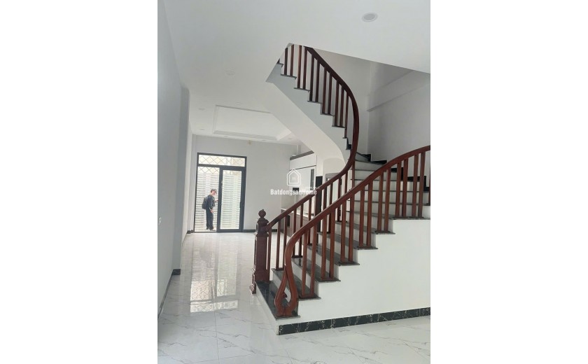 Bán nhà Vĩnh Ninh Thanh Trì Hà Nội 79m2, 4 tầng, 4 phòng ngủ, cách ô tô 10m, giá tốt