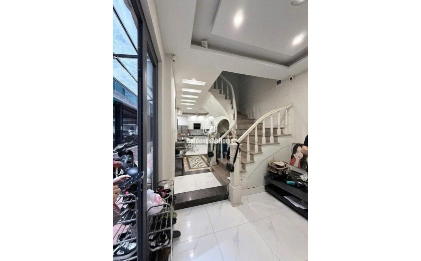 PHỐ VÍP THÁI HÀ - NGÕ PHÂN LÔ - Ô TÔ ĐỖ CỔNG - NHÀ DÂN XÂY CHẮC CHẮN - KHU DÂN TRÍ CAO - GẦN PHỐ