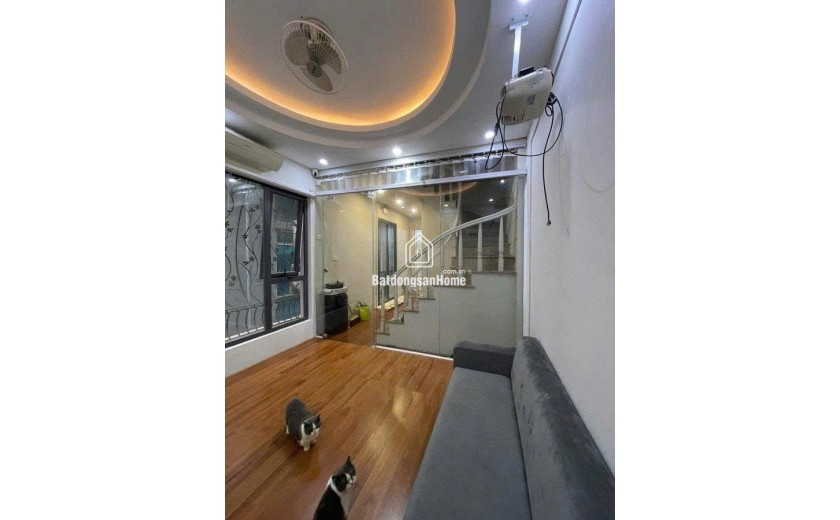 CĂN HỘ TOẠ LẠC TẠI MẶT PHỐ PHẠM NGỌC THẠCH - BUÔN BÁN KINH DOANH SẦM UẤT
HIỆN CẠNH NHÀ CHO THUÊ MỞ HÀNG ĂN VÀ VĂN PHÒNG
NHÀ DÂN TỰ SỬA- NỘI THẤT XỊN