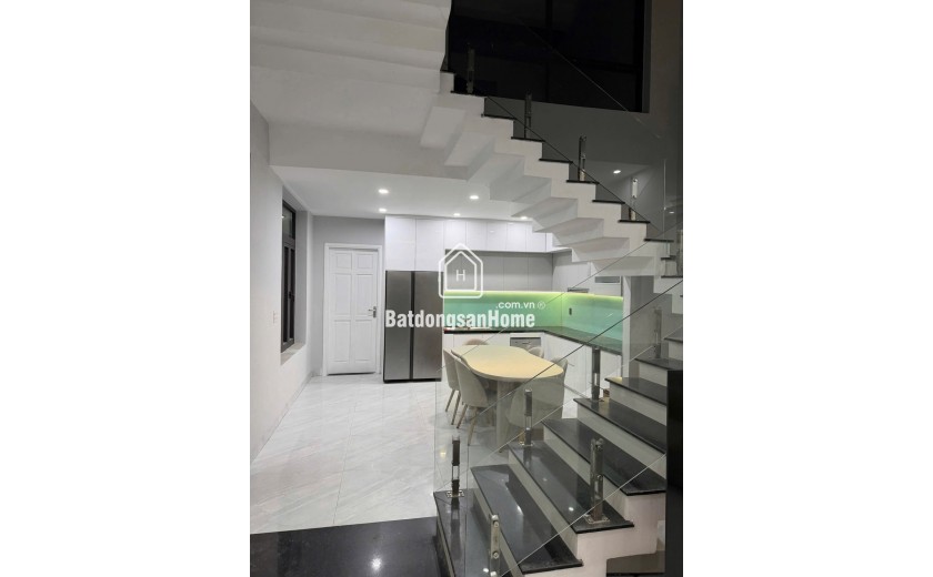 Bán nhà MT Cách Mạng Tháng 8 240m2 ngang 6.9m dòng tiền 50tr giá 21.9 tỷ