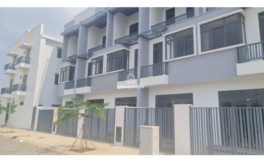 Bán nhà ngay KCN Phước Đông - Tây Ninh giá chỉ 2,1 tỷ/căn