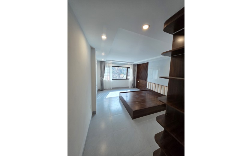 Bán Nhà view Hồ 43m, xây mới 5 tầng, đủ nội thất , Giá 7.8 tỷ