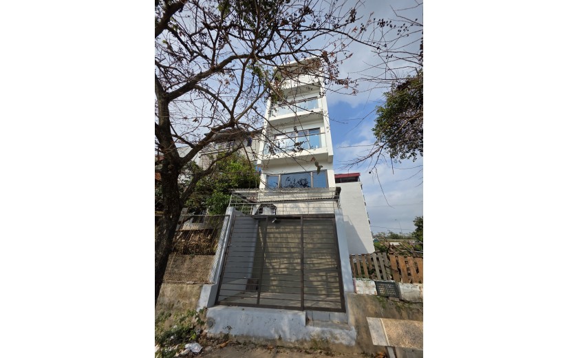 Bán Nhà view Hồ 43m, xây mới 5 tầng, đủ nội thất , Giá 7.8 tỷ