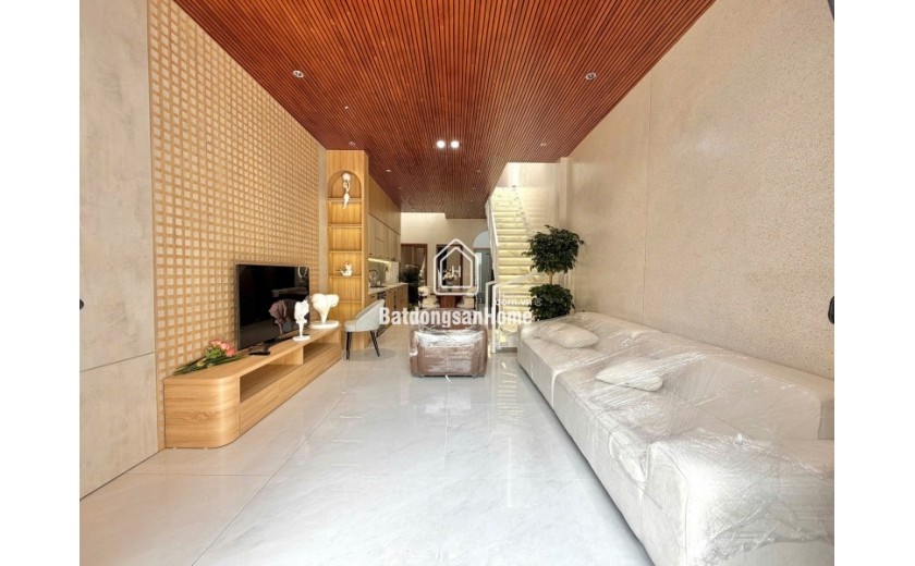 Bán nhà Trần Đình Tri 70m2 2 tầng 2 mê đúc full nội thất giá 4.88 tỷ sát biển