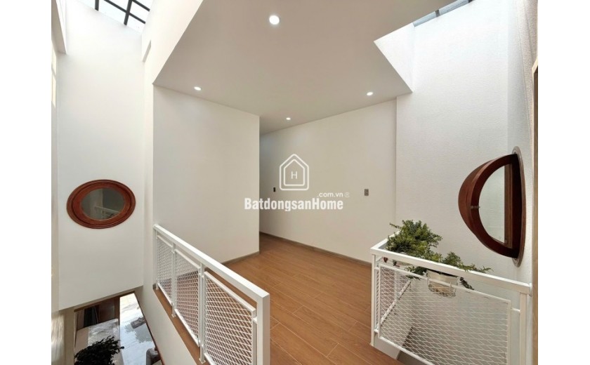 Bán nhà Trần Đình Tri 70m2 2 tầng 2 mê đúc full nội thất giá 4.88 tỷ sát biển