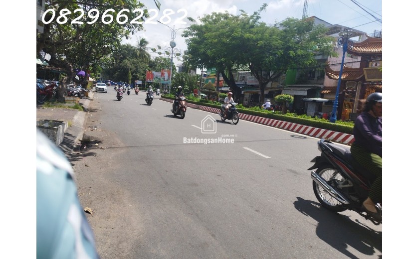 BÁN NHÀ MẶT PHỐ HÙNG VƯƠNG P SA ĐÉC. DT 243M2, 4PN, 2 TẦNG.