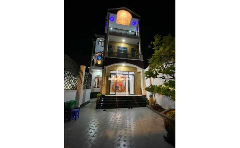Bán Biệt Thự sân vườn, Tam Phú, Thủ Đức, TP HCM. DT  293m2, 3 tầng. Giá 11.9 Tỷ, Sổ Hồng, LH: 0933125879