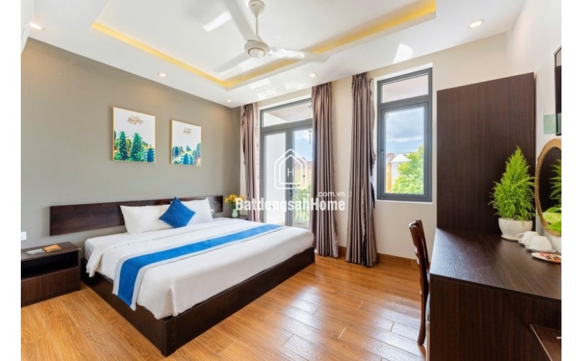 Villa 3 tầng Nguyễn Tuân, 271m2, giá 18,8 tỷ, 10 phòng ngủ, có hồ bơi