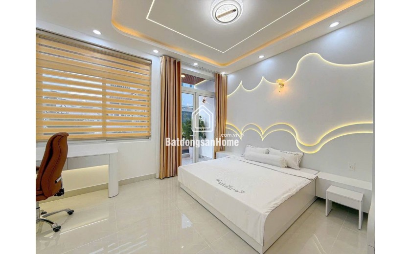 Bán nhà 3 tầng 5x12 gần Phú Mỹ Hưng, full nội thất 10 tỷ 6