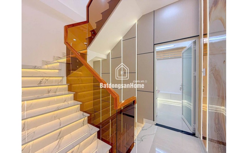 Bán nhà 3 tầng 5x12 gần Phú Mỹ Hưng, full nội thất 10 tỷ 6