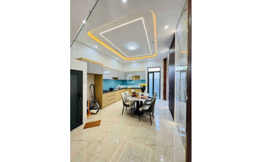 Bán nhà Lã Xuân Oai, Long Trường, Q9, Thủ Đức, TP HCM. DT 54m2, 4 tầng, SHR - Giá  6.7 tỷ