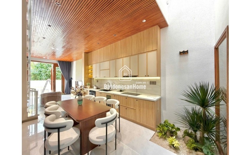 Bán nhà Trần Đình Tri 70m2 2 tầng 2 mê đúc full nội thất giá 4.88 tỷ sát biển