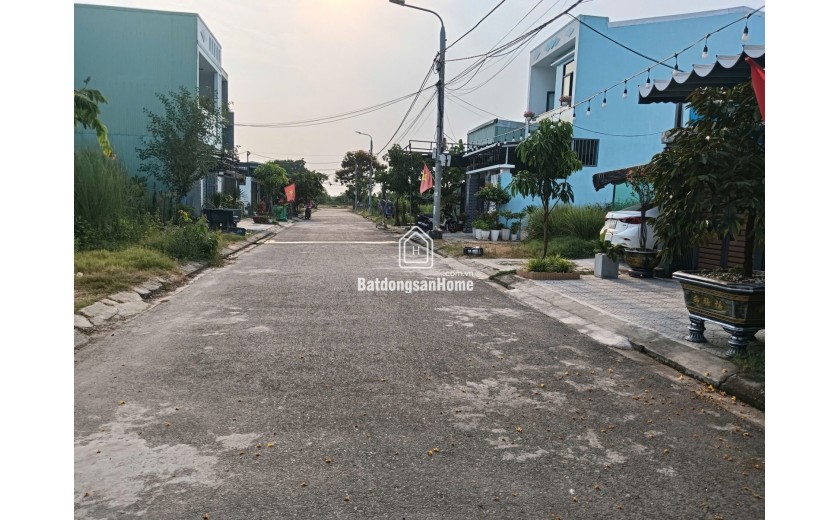 Nhà 2 tầng Ban Ban 100m2 giá 4.8 tỷ, đường 5.5m vỉa hè 3m gần sông