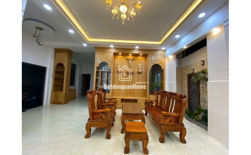 Bán Biệt Thự sân vườn, Tam Phú, Thủ Đức, TP HCM. DT  293m2, 3 tầng. Giá 11.9 Tỷ, Sổ Hồng, LH: 0933125879