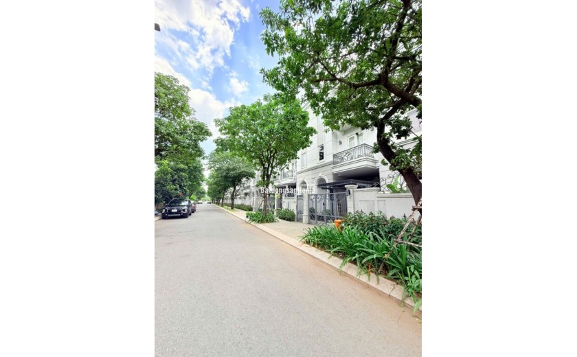 Bán biệt thự liền kề Q2, Phường Cát Lái, TP HCM. DT 120m2, 3 tầng. Giá 16.9 tỷ, SH, N2