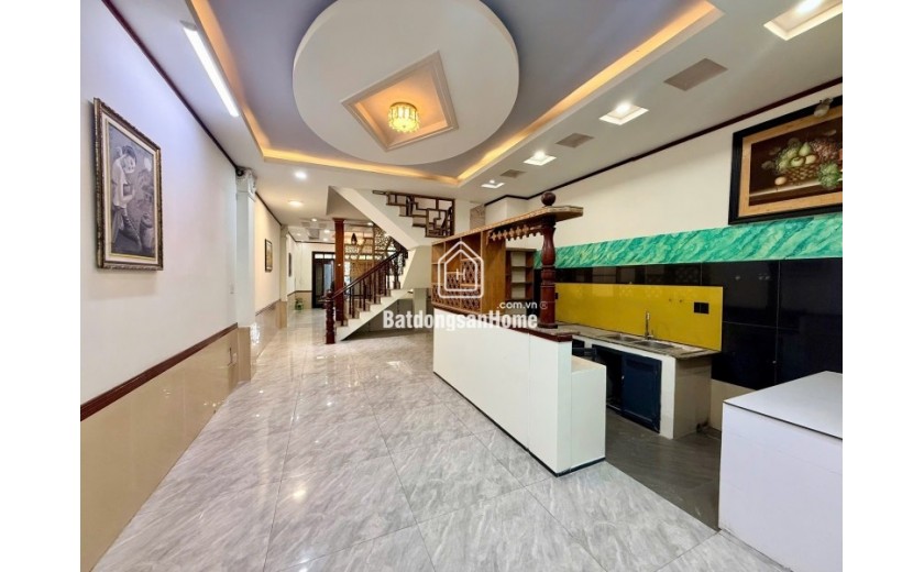 Bán nhà mặt phố đường B, Dĩ An, TP HCM. DT  92m2, 4 tầng, 5PN - Giá 12.4 tỷ