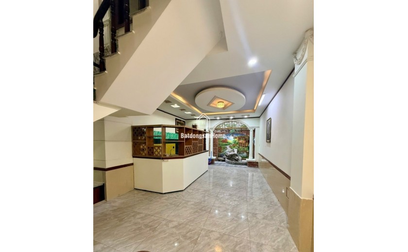 Bán nhà mặt phố đường B, Dĩ An, TP HCM. DT  92m2, 4 tầng, 5PN - Giá 12.4 tỷ