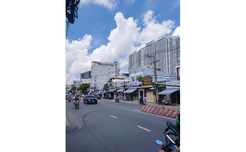 Quận 7, Khách Sạn Mặt Tiền Đường Hoàng Quốc Việt, 7 Tầng, 21 Phòng, 5x28m, Bán Gấp