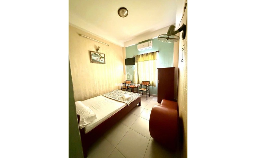 Quận 7, Khách Sạn  Mặt Tiền Đường Lý Phục Man, 6 Tầng, 6x20m. Chỉ Có 23 tỷ, Cần Bán