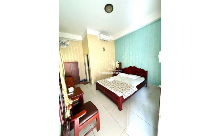 Quận 7, Khách Sạn  Mặt Tiền Đường Lý Phục Man, 6 Tầng, 6x20m. Chỉ Có 23 tỷ, Cần Bán