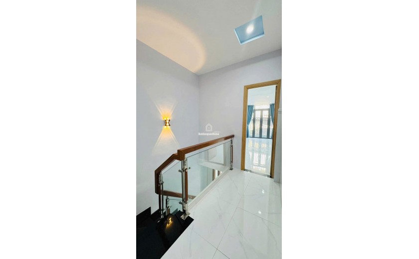 Bán Nhà Quận 3 - CMT8 - Nhà Mới - 33M - 2PN - Nhỉnh 3 Tỷ