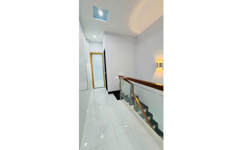 Bán Nhà Quận 3 - CMT8 - Nhà Mới - 33M - 2PN - Nhỉnh 3 Tỷ