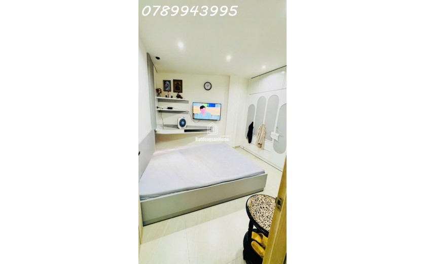 Lê Văn Sỹ - Nhà Mới Ở Ngay - Ngang Khủng Gần 8M - Hẻm Ba Gác - Cách Mặt Tiền Huỳnh Văn Bánh Vài Căn - 4PN - Nhỉnh 9 Tỷ