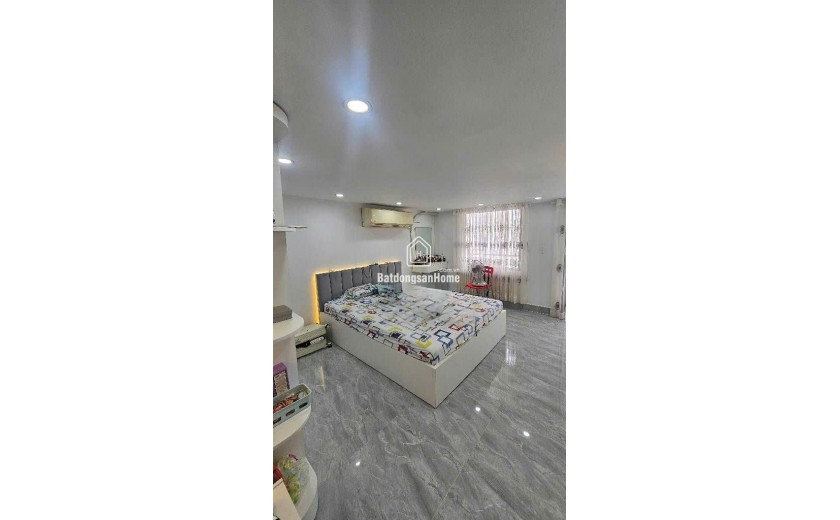 Nhà mới 3 tầng, hẻm thông, giáp Quận 7 – Huỳnh Tấn Phát, 4 TỶ 350