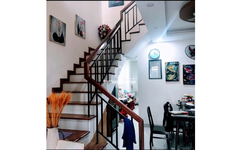 Nhà 2 tầng Nguyễn Bảo 107m2 3PN gần Mẹ Thứ giá 6.8 tỷ