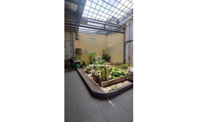 Bán nhà đẹp 7x25m, BTCT 2 lầu, 3PN, 4WC, sân vườn trước sau, giá tốt 6 tỷ 8