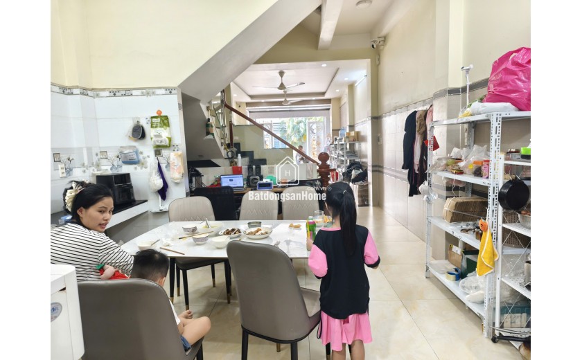 Bán nhà 3 tầng đường số 16 Linh Trung, Thủ Đức, TP HCM. DT  74m2, 4PN, SH, 9.2 tỷ - 0933125879