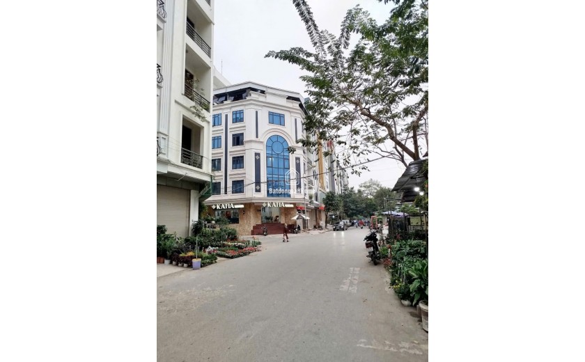 Giảm 2 tỷ  Chính chủ cần bán gấp nhà khu Đấu giá Vạn Phúc