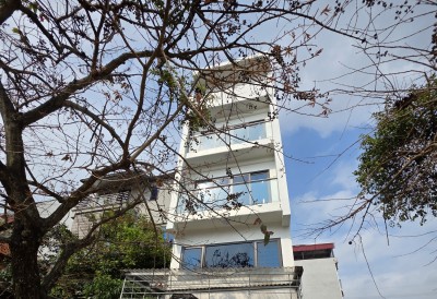 Bán Nhà view Hồ 43m, xây mới 5 tầng, đủ nội thất , Giá 7.8 tỷ